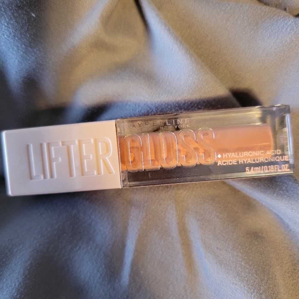 Maybelline Lifter Gloss Lip Gloss Makeup with Hyaluronic Acid, Amber